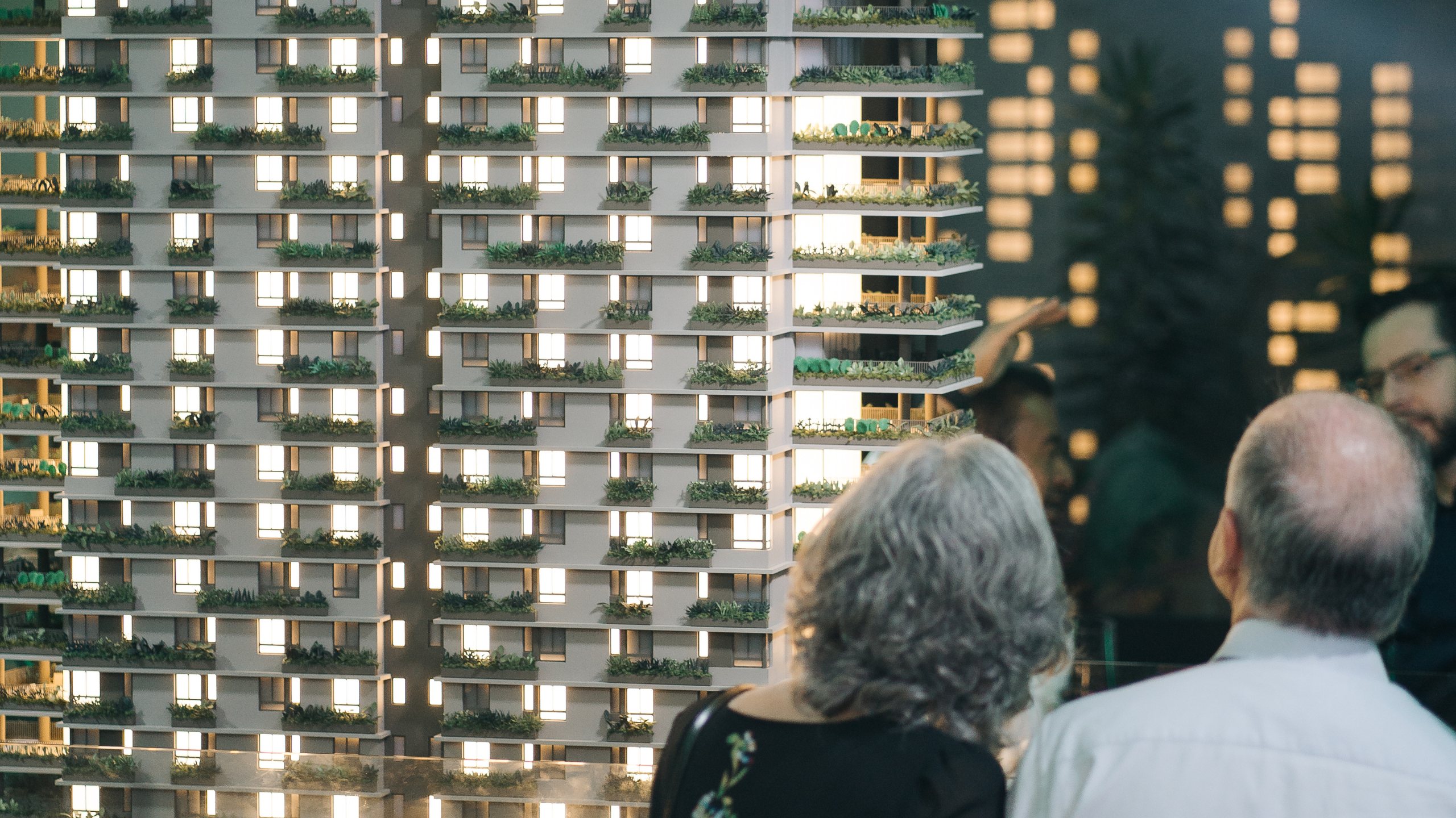 Futuros moradores se encantam ao conhecer a maquete do Casa'Alta.